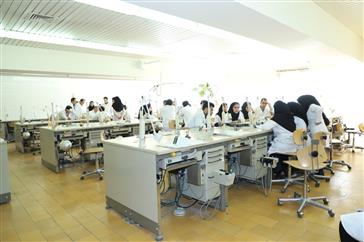 ارائه واحد ایمپلنت عملی دانشجویی برای اولین بار در دانشکده دندانپزشکی تبریز با همکاری شرکت اشترومن خاورمیانه در سال تحصیلی 99-98